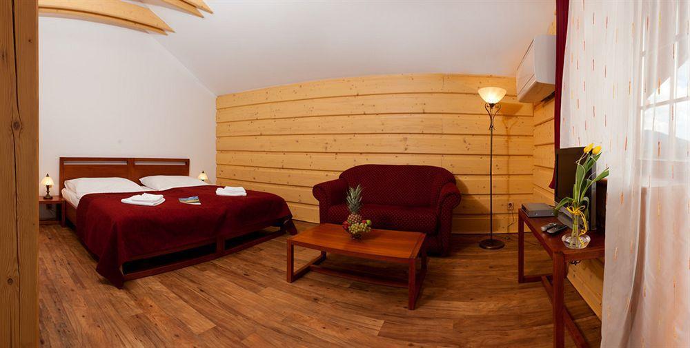 Green Inn Hotel Ostravice Extérieur photo