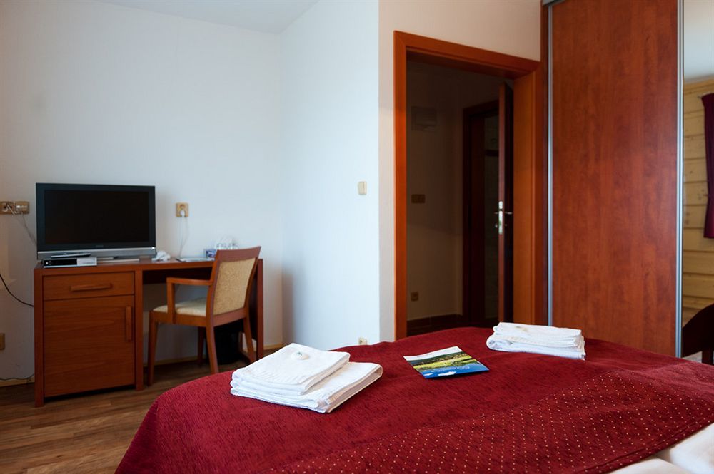Green Inn Hotel Ostravice Extérieur photo