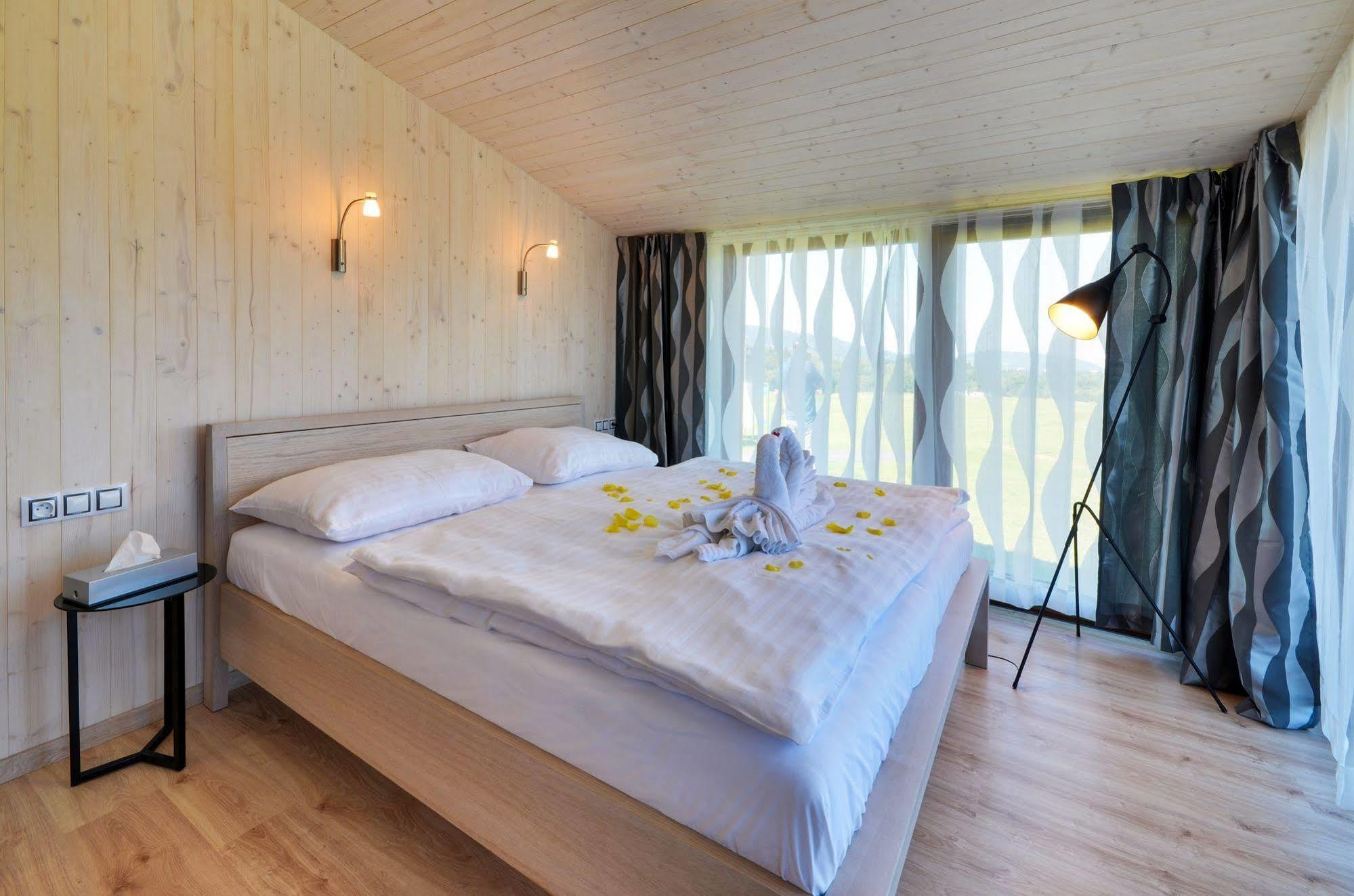 Green Inn Hotel Ostravice Extérieur photo