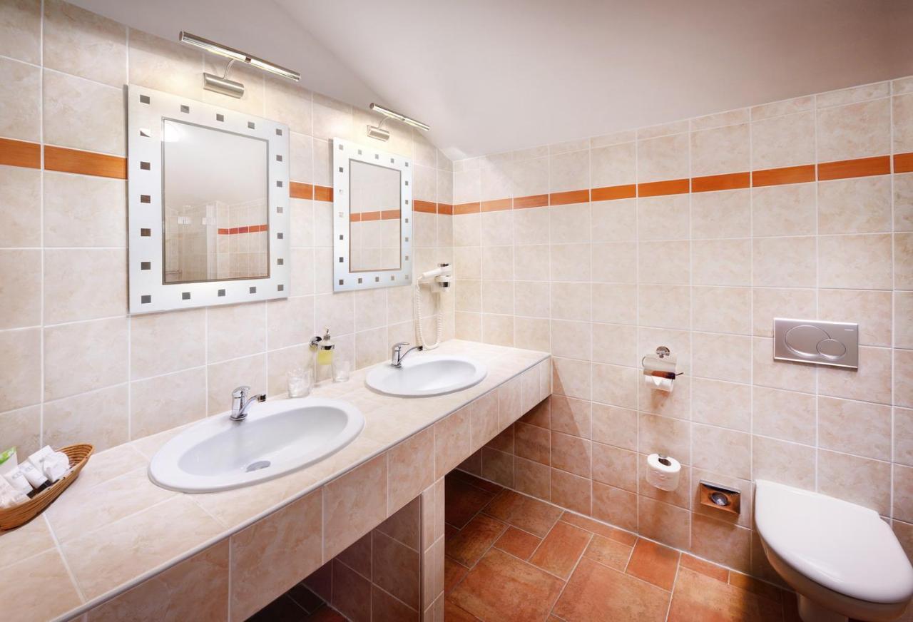 Green Inn Hotel Ostravice Extérieur photo